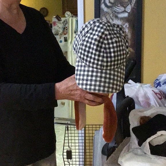 women’s cap OSFM black and white checks .. Velcro adjuster - Picture 2 of 7